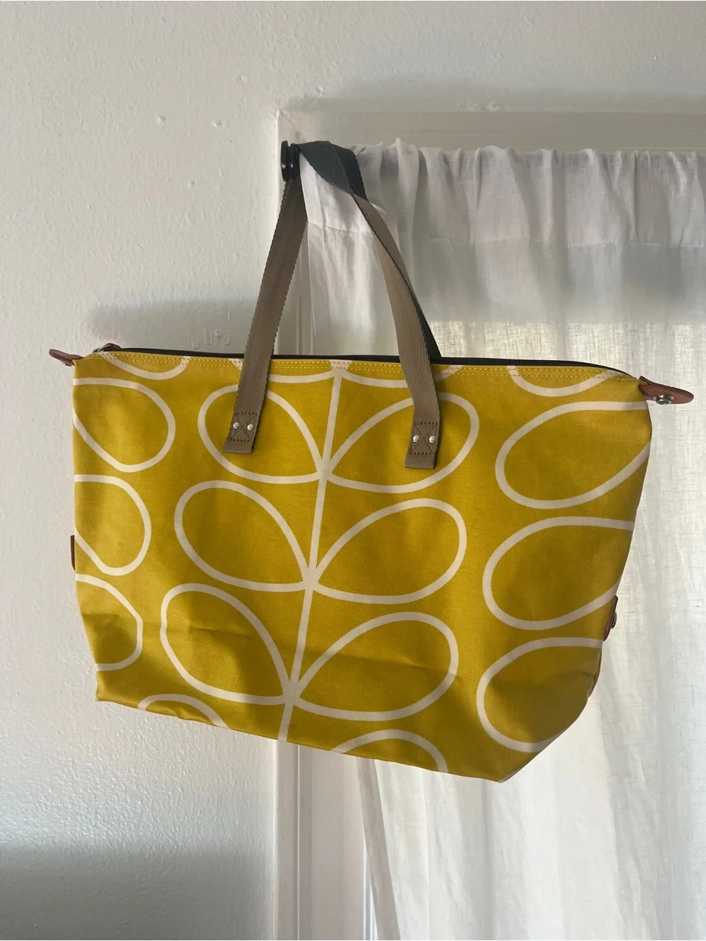 Orla Kiely Stem Zip Shopper Tote Bag – Vibrant Yellow
